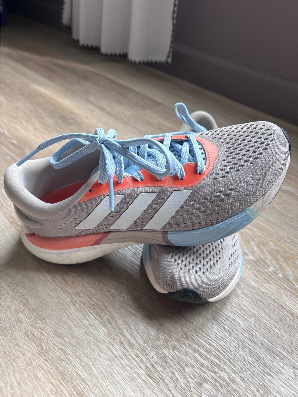 Adidas Sneakers